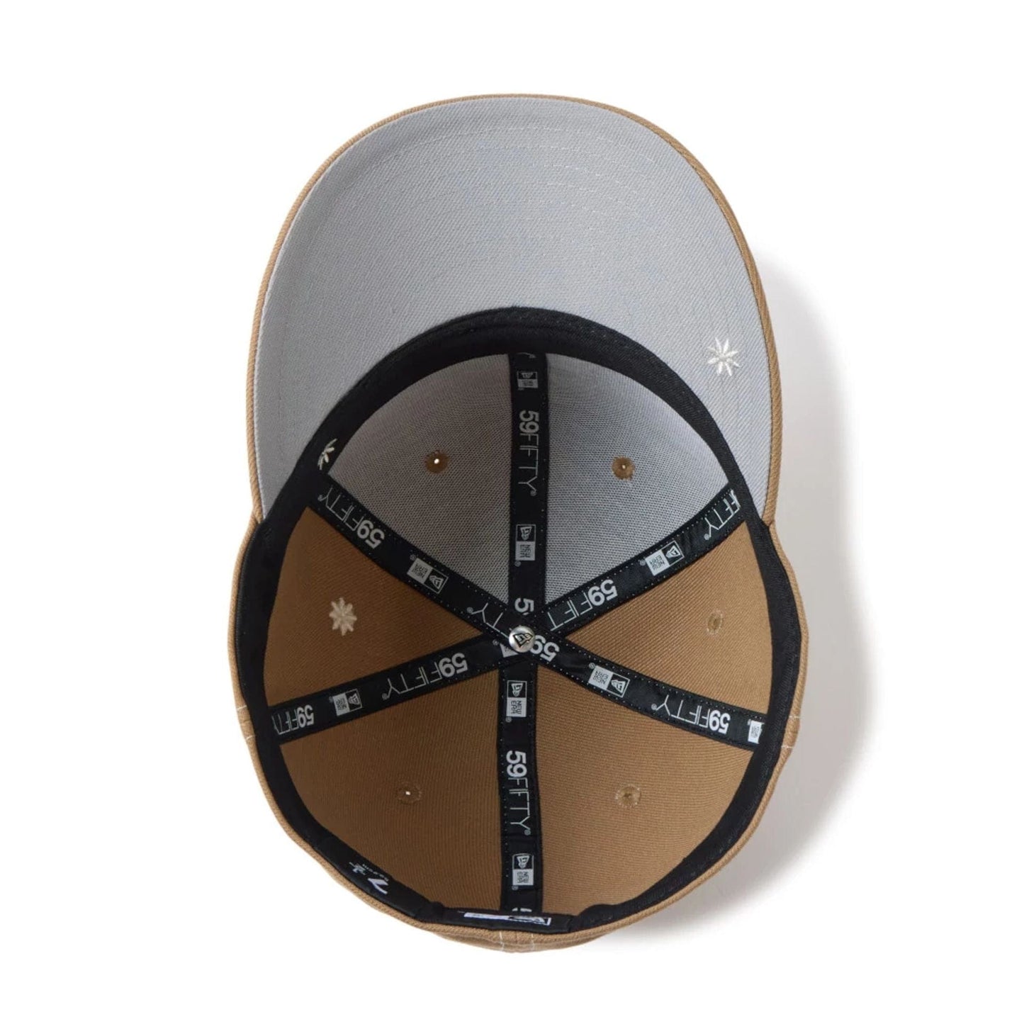 Pictured is this New Era Floral 59FIFTY Fitted cap in Beige. 3