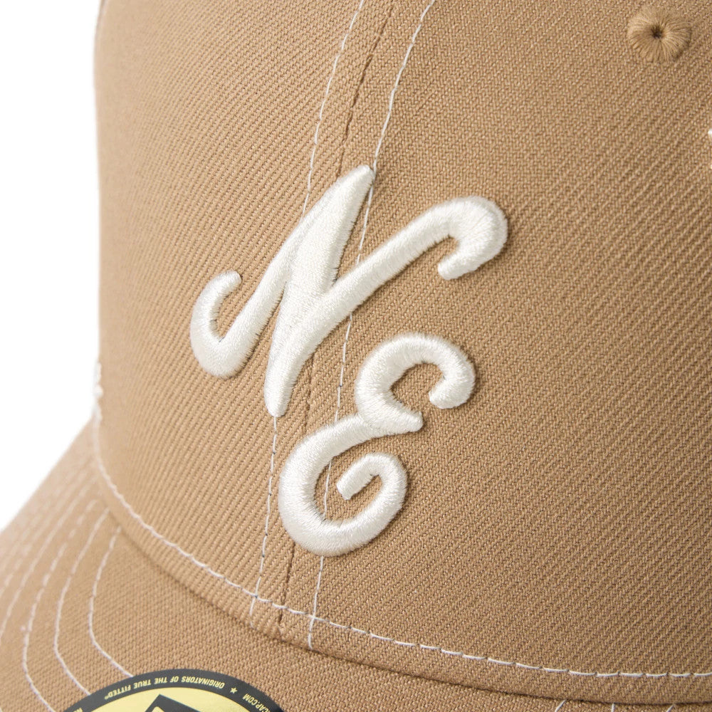 Pictured is this New Era Floral 59FIFTY Fitted cap in Beige. 5
