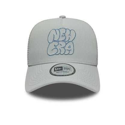 Pictured is this New Era Wall Art Bubble 9FORTY A-Frame Trucker cap in Light Grey. 2