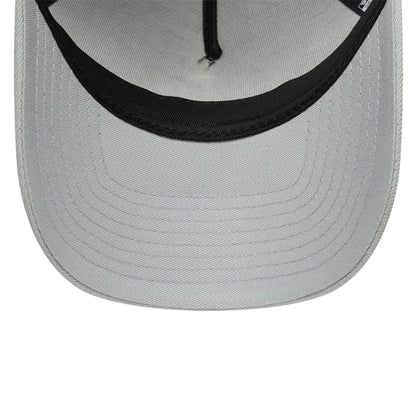 Pictured is this New Era Wall Art Bubble 9FORTY A-Frame Trucker cap in Light Grey. 7