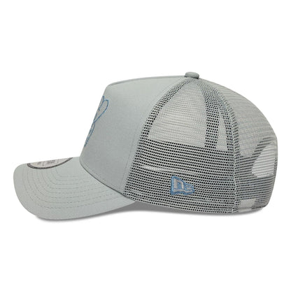 Pictured is this New Era Wall Art Bubble 9FORTY A-Frame Trucker cap in Light Grey. 5