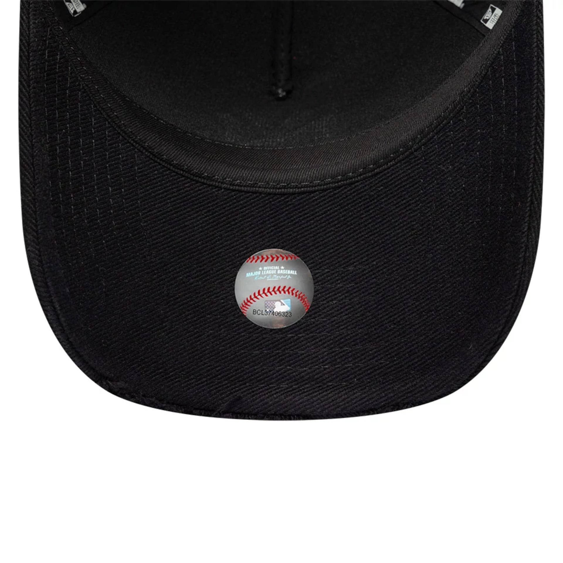 Pictured is this MLB Distressed New York Yankees 9FORTY A-Frame Trucker cap in black. 7