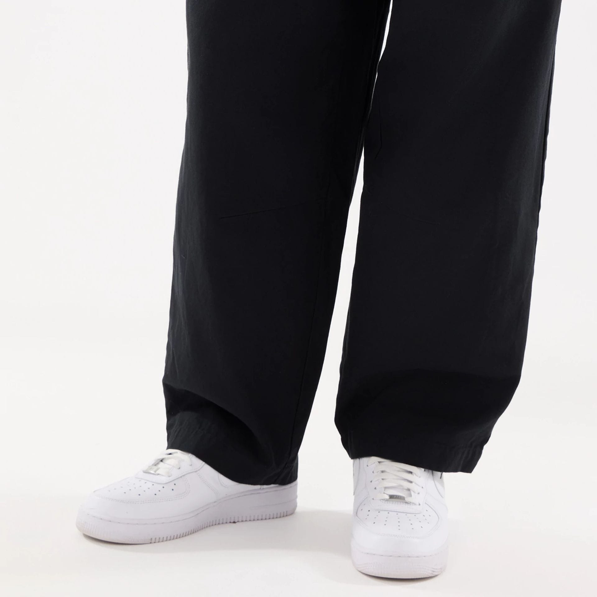 The model is wearing this New Era Balloon Leg Trousers in black. 7