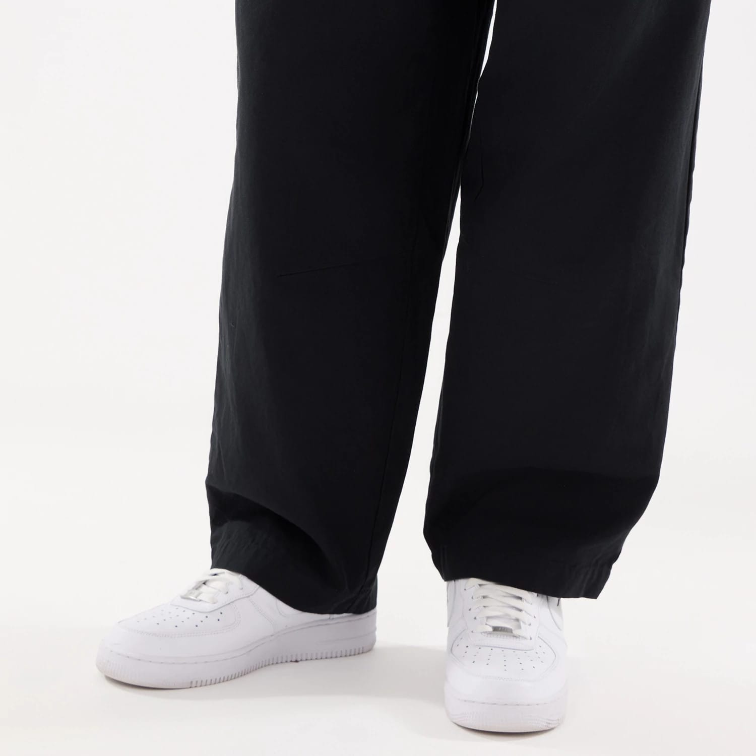 The model is wearing this New Era Balloon Leg Trousers in black. 7