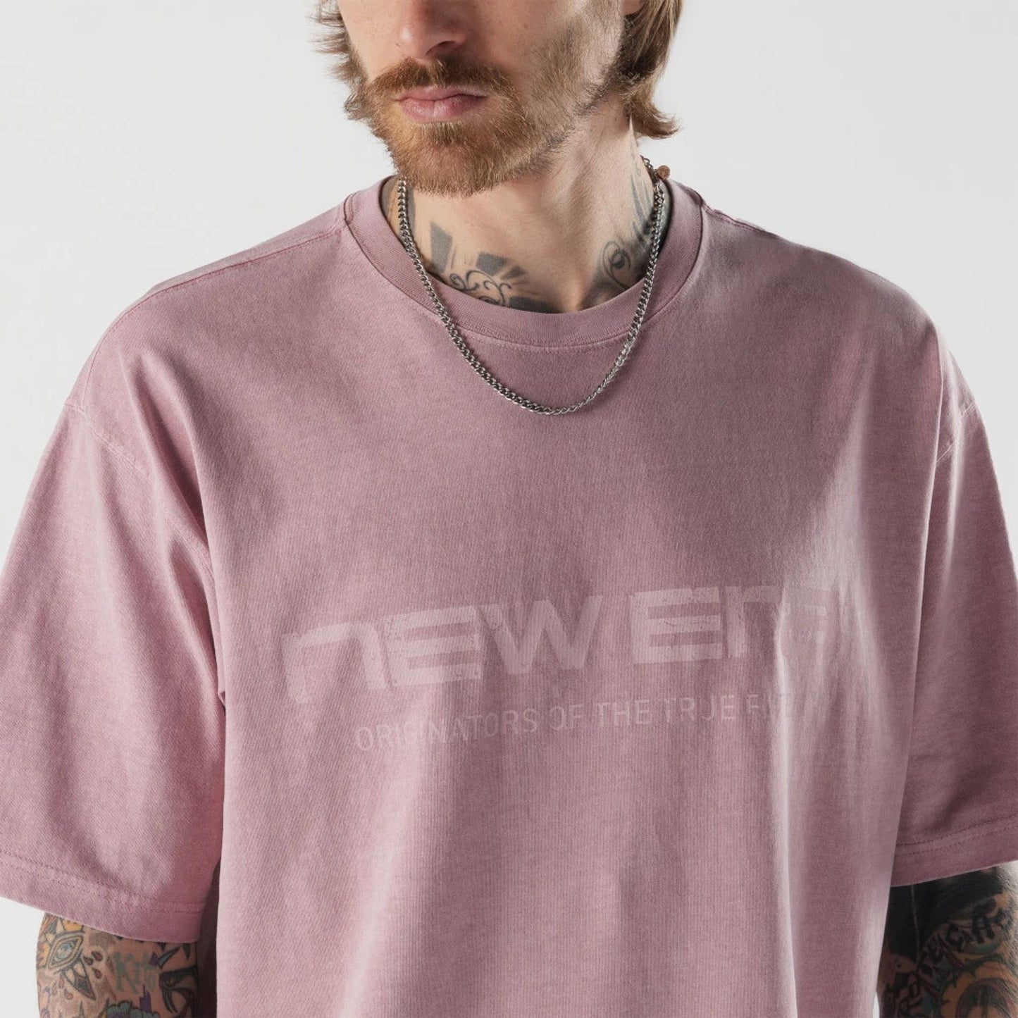 The model is wearing this New Era Originators T-Shirt in pink. 3