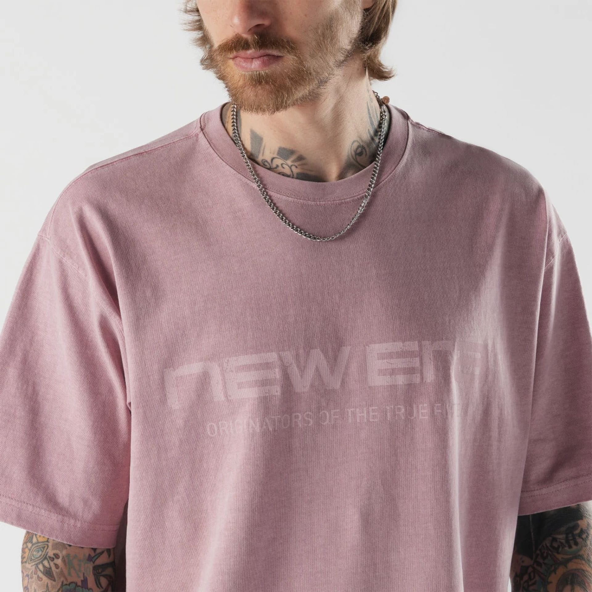 The model is wearing this New Era Originators T-Shirt in pink. 3