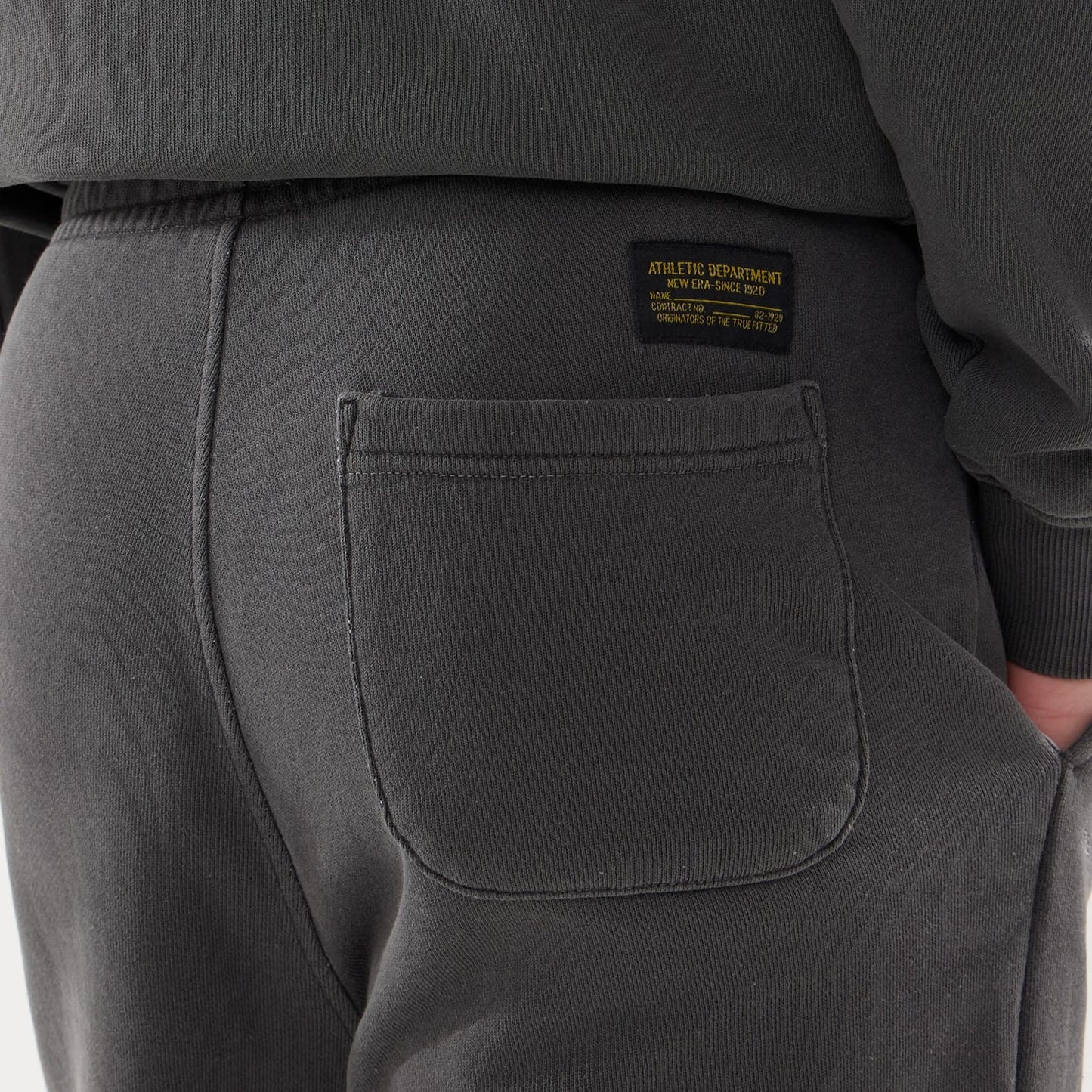 The model is wearing this New Era Originators Straight Leg Joggers in black. 6