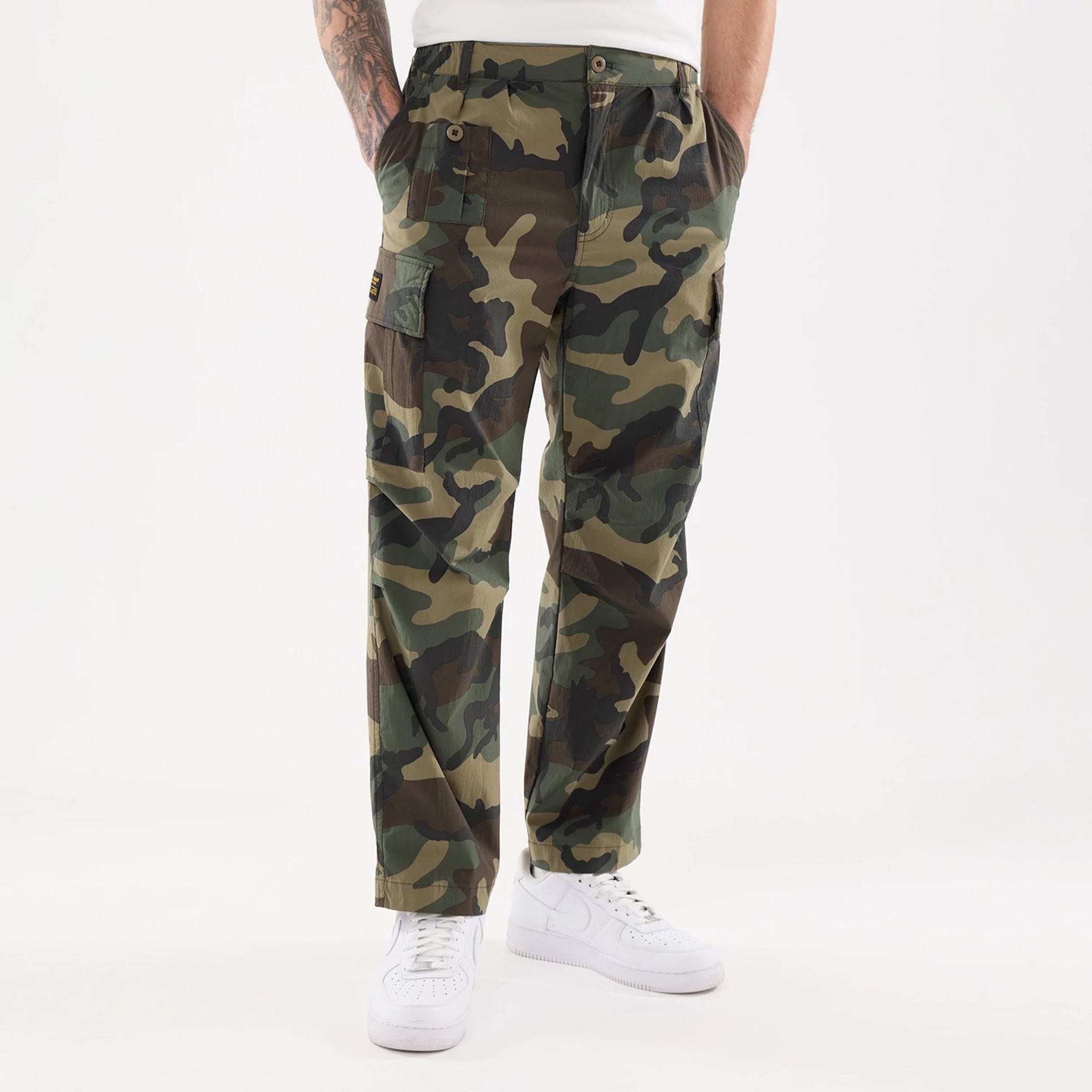 The model is wearing this New Era Originators Cargo Trousers in dark green. 1