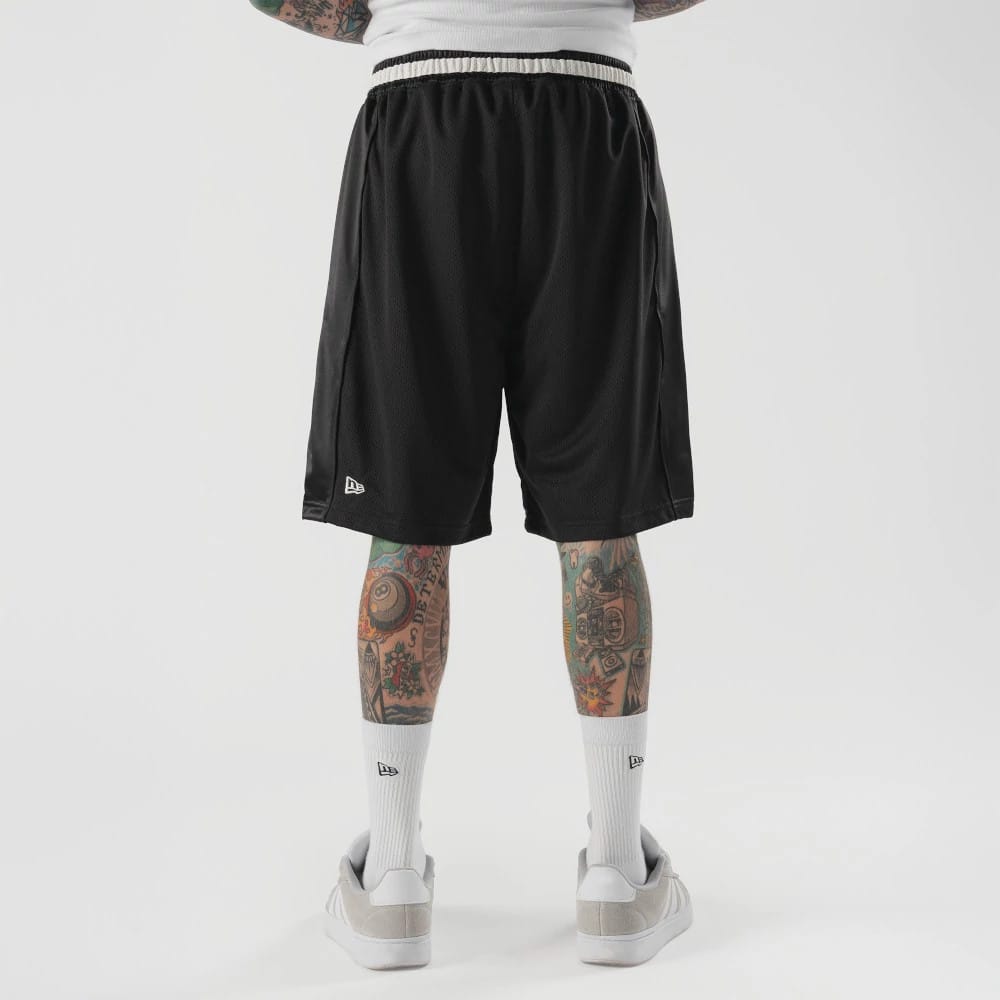 BERMUDA before a chain 未開封 New Era Bermuda Black Oversized Shorts | NEC EU