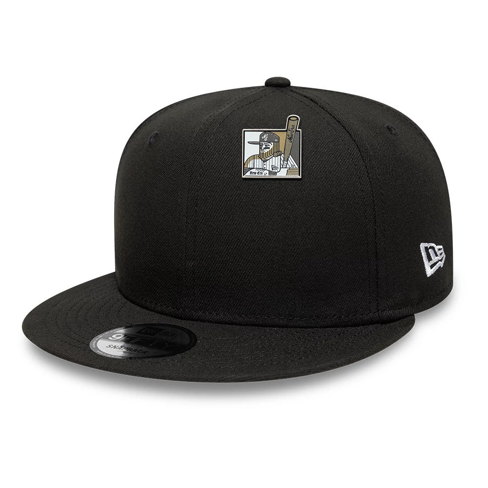 Pictured is this New Era Player Pinbadge in silver. 2