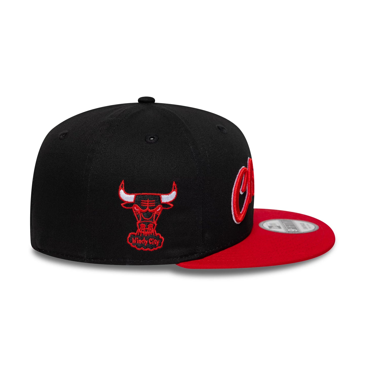 Pictured is this NBA Hardwood Classic Chicago Bulls 9FIFTY Snapback cap in black. 4