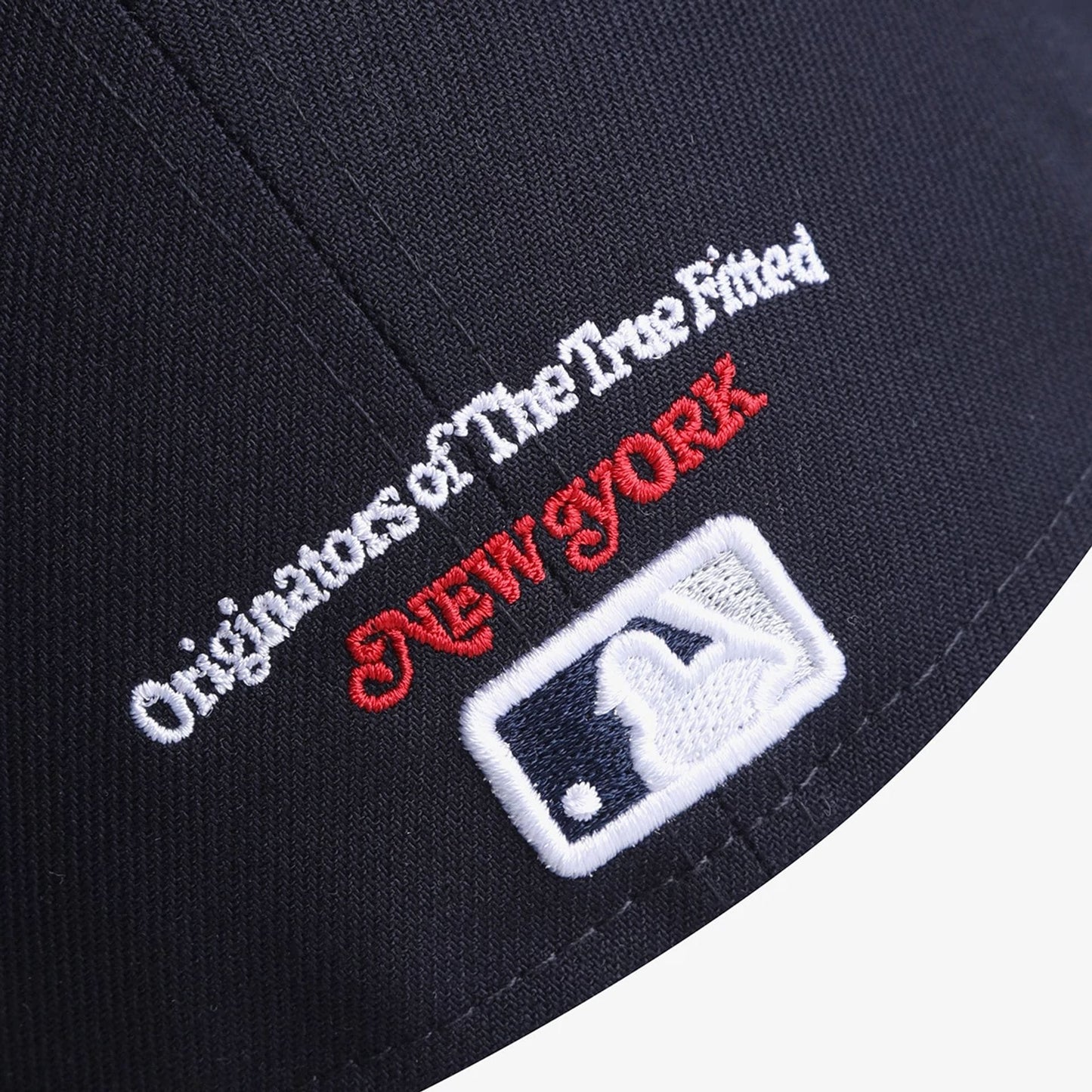 Pictured is this MLB 59FIFTY Day New York Yankees 59FIFTY Fitted cap in navy. 6