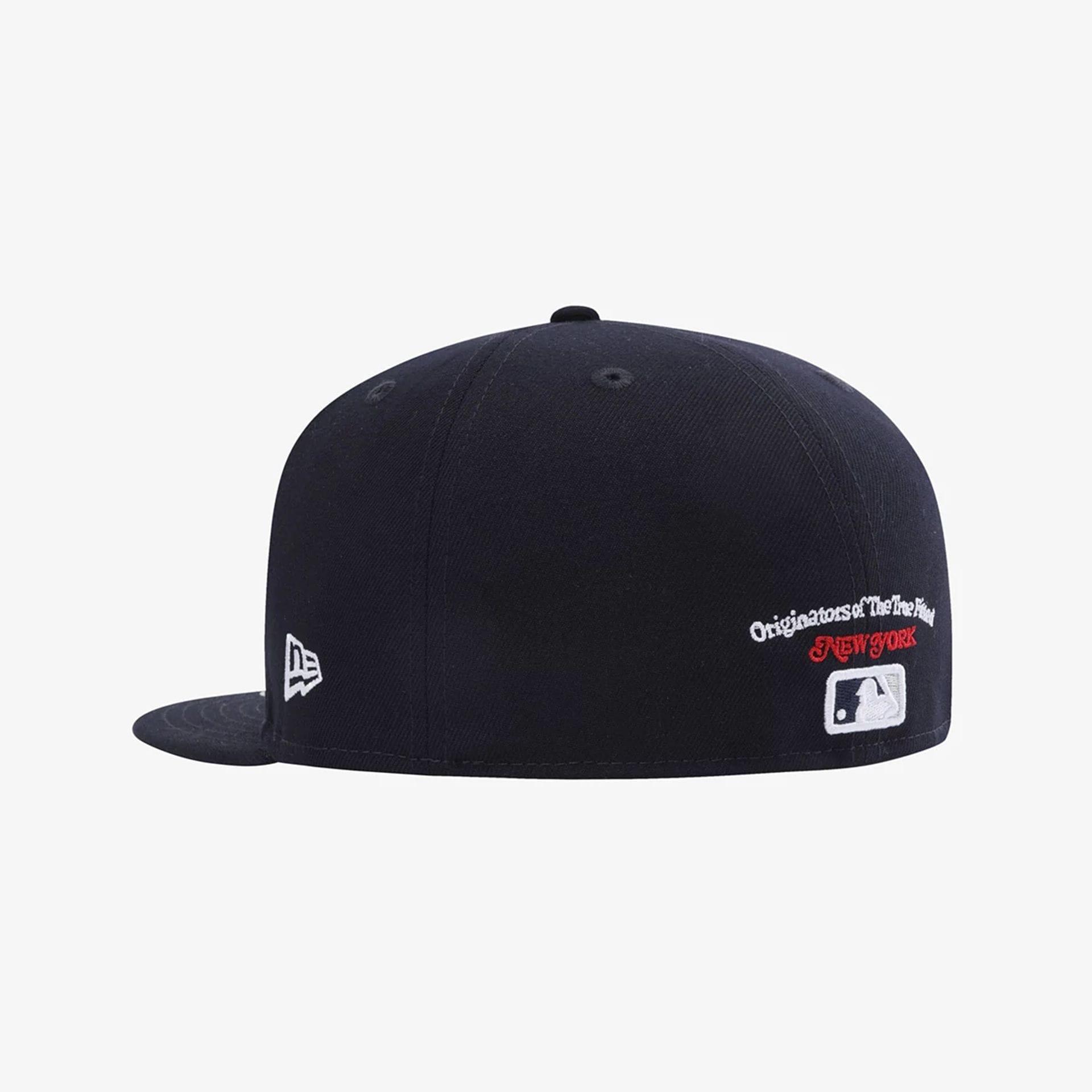Pictured is this MLB 59FIFTY Day New York Yankees 59FIFTY Fitted cap in navy. 4