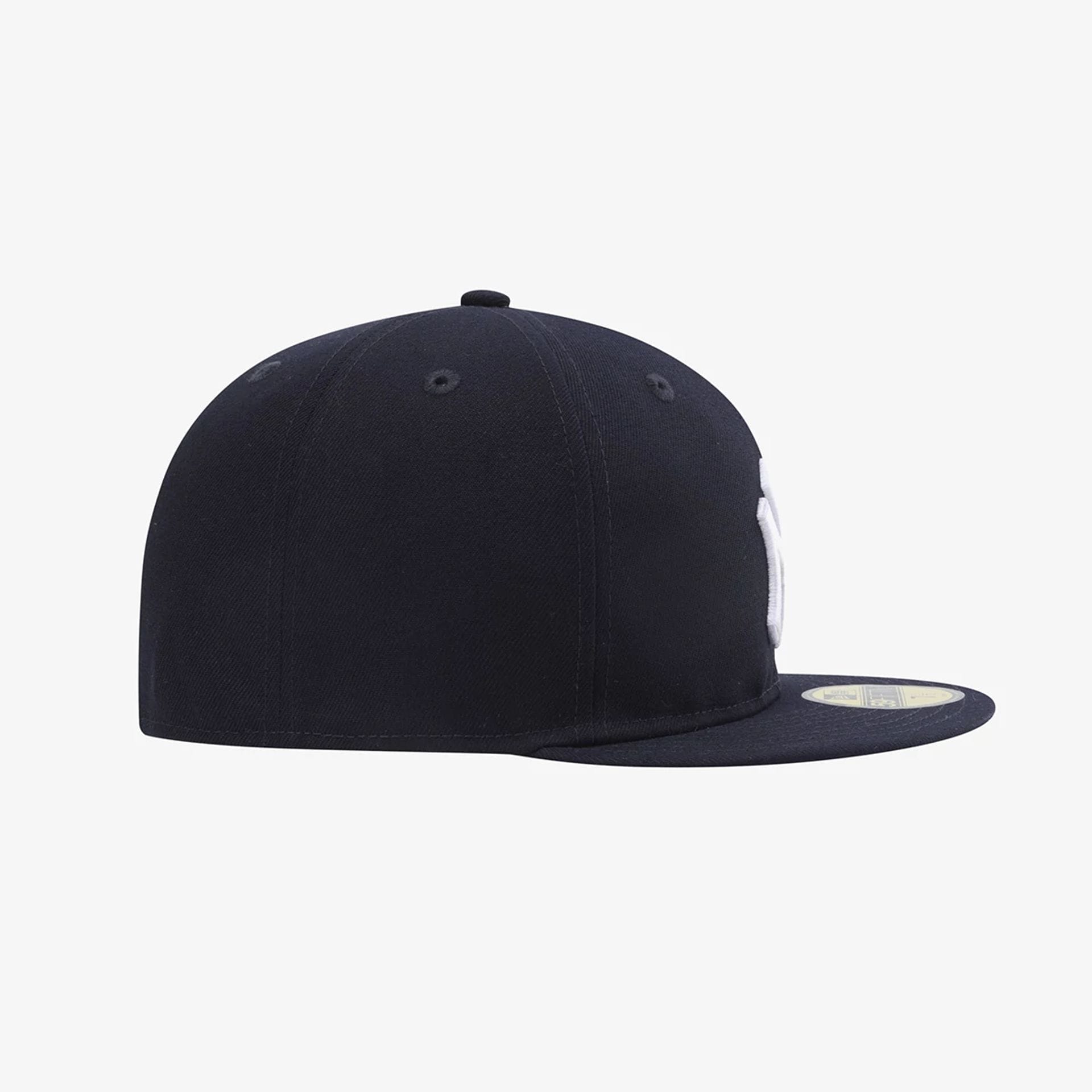 Pictured is this MLB 59FIFTY Day New York Yankees 59FIFTY Fitted cap in navy. 5