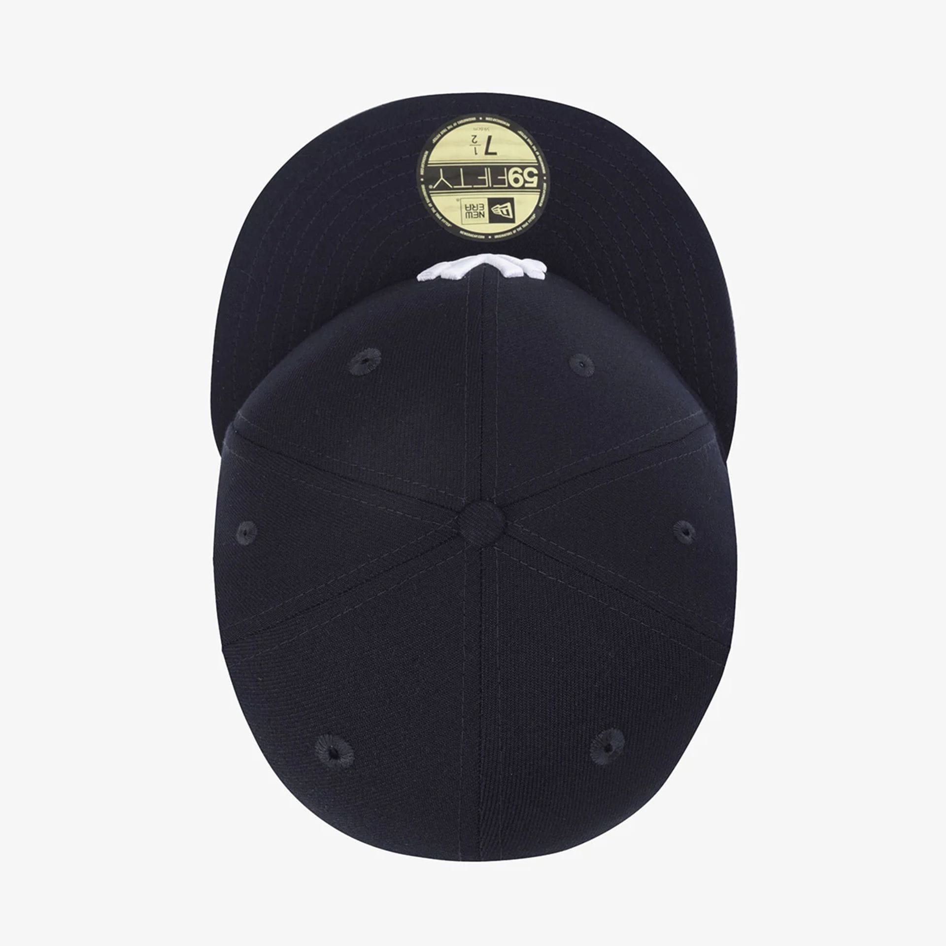 Pictured is this MLB 59FIFTY Day New York Yankees 59FIFTY Fitted cap in navy. 7
