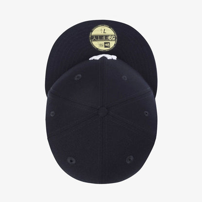 Pictured is this MLB 59FIFTY Day New York Yankees 59FIFTY Fitted cap in navy. 7