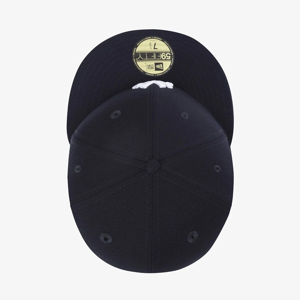 Pictured is this MLB 59FIFTY Day New York Yankees 59FIFTY Fitted cap in navy. 7