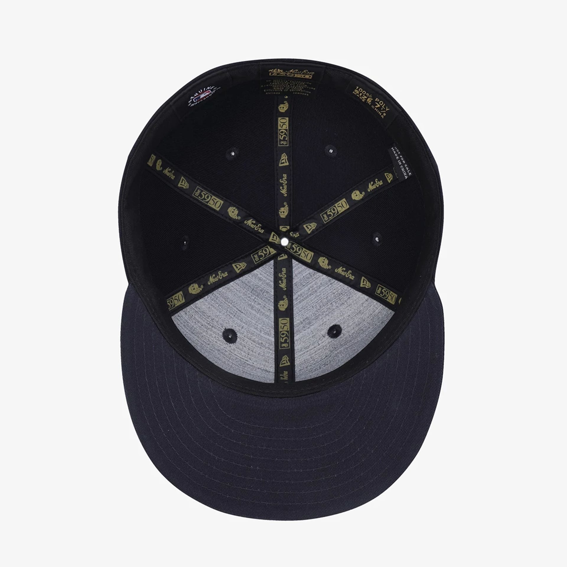 Pictured is this MLB 59FIFTY Day New York Yankees 59FIFTY Fitted cap in navy. 8