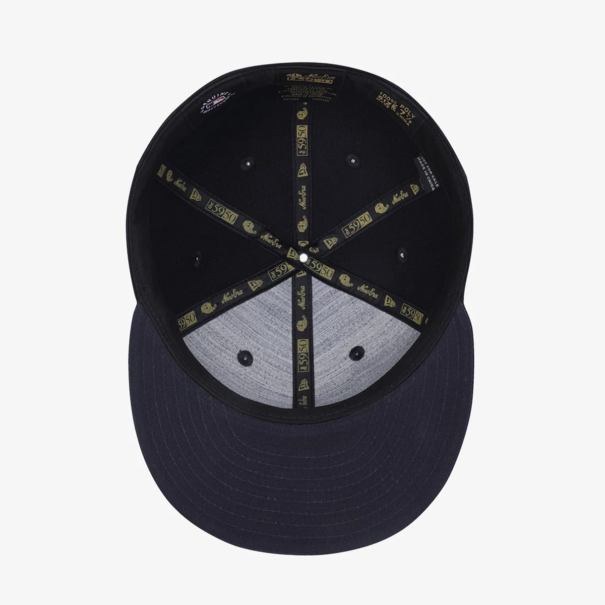 Pictured is this MLB 59FIFTY Day New York Yankees 59FIFTY Fitted cap in navy. 8