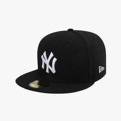 Pictured is this MLB 59FIFTY Day New York Yankees 59FIFTY Fitted cap in black. 1