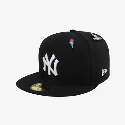 Pictured is this MLB 59FIFTY Day New York Yankees 59FIFTY Fitted cap in black. 2