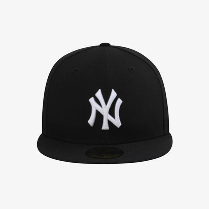 Pictured is this MLB 59FIFTY Day New York Yankees 59FIFTY Fitted cap in black. 3