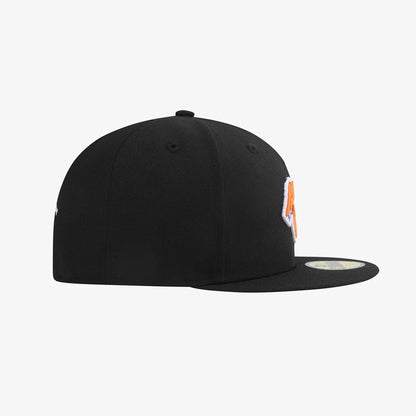 Pictured is this NBA 59FIFTY Day New York Knicks 59FIFTY Fitted cap in black. 5