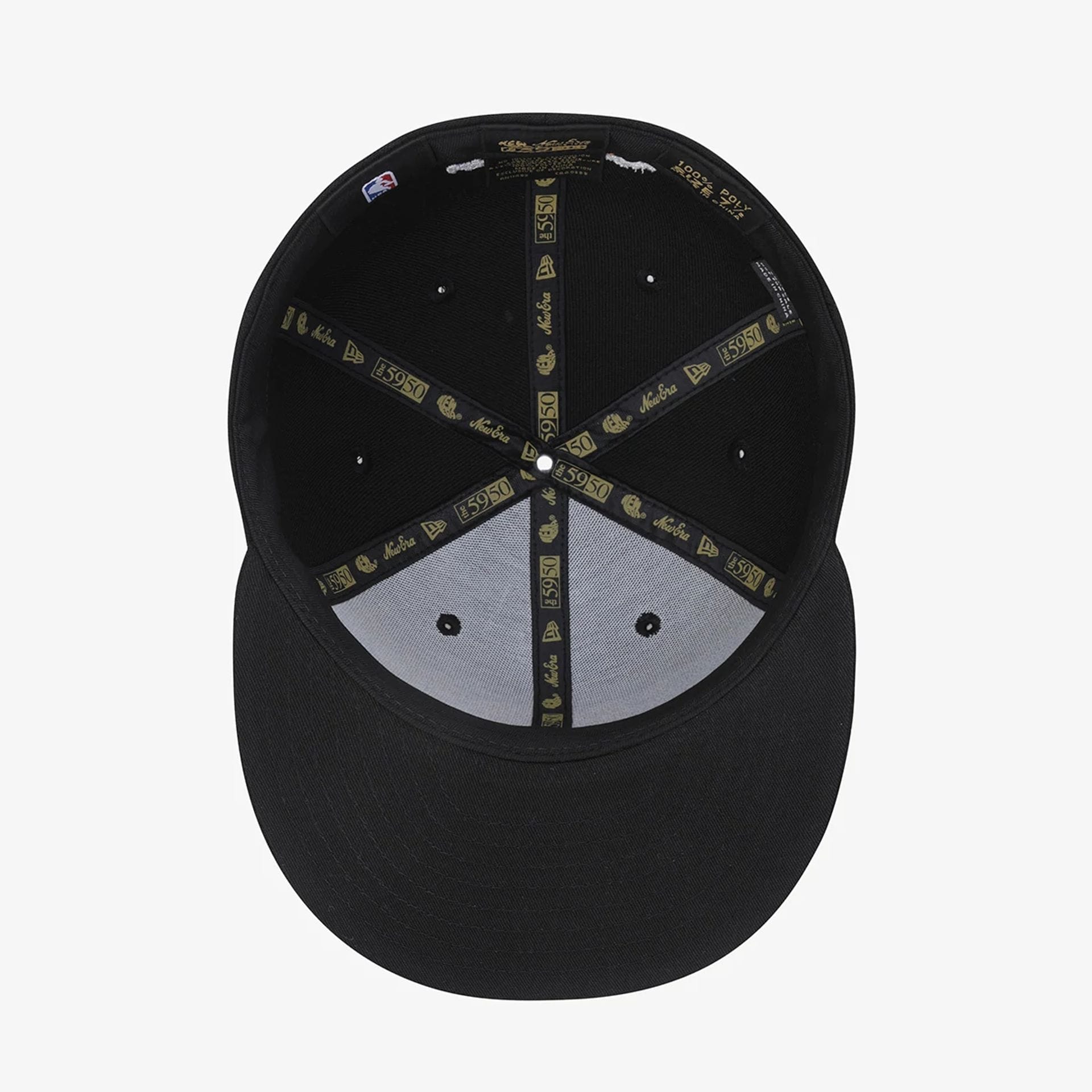 Pictured is this NBA 59FIFTY Day New York Knicks 59FIFTY Fitted cap in black. 7
