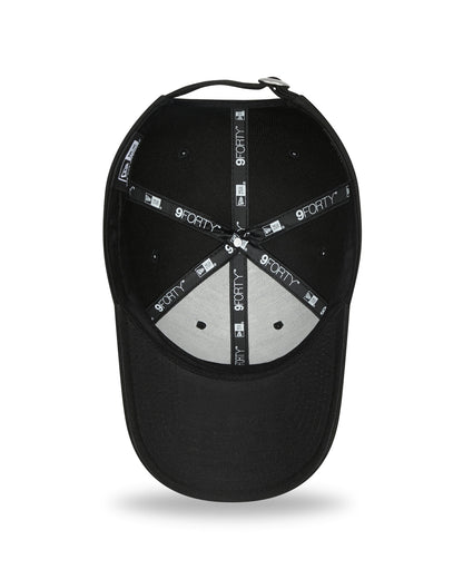 This is a New York Yankees Pop Outline Black 9FORTY Cap 5