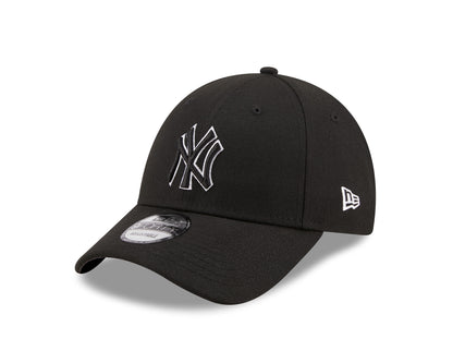 This is a New York Yankees Pop Outline Black 9FORTY Cap 1