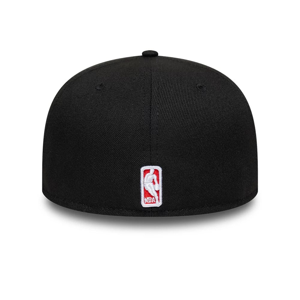 Pictured is this NBA Boutique Chicago Bulls 59FIFTY Fitted cap in black. 4