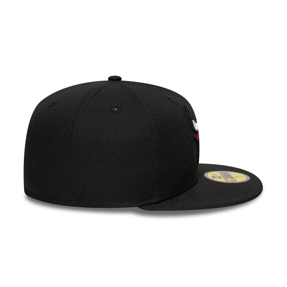Pictured is this NBA Boutique Chicago Bulls 59FIFTY Fitted cap in black. 6