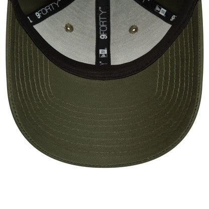 This is a New York Yankees Womens League Essential Green 9FORTY Adjustable Cap 5