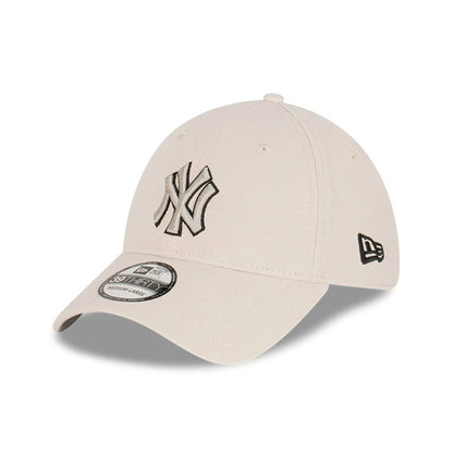 This is a New York Yankees Stone Grey Cream 39THIRTY Stretch Fit Cap 1