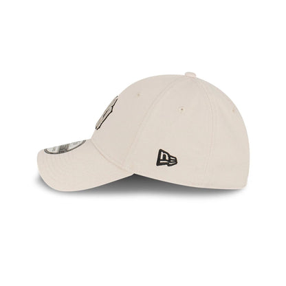 This is a New York Yankees Stone Grey Cream 39THIRTY Stretch Fit Cap 4