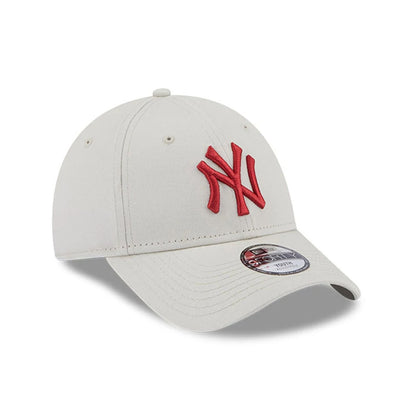 This is a Youth MLB League Essential New York Yankees Cream 9FORTY Cap 3