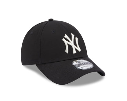 This is a New York Yankees Metallic Logo Womens Black 9FORTY Adjustable Cap 3