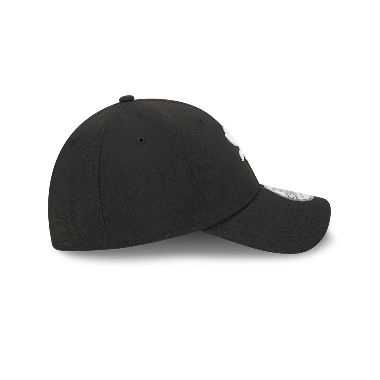 Pictured is this MLB Evergreen Chicago White Sox 39THIRTY Stretch Fit cap in black. 6