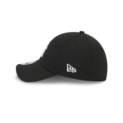 Pictured is this MLB Evergreen New York Yankees 39THIRTY Stretch Fit cap in black. 5