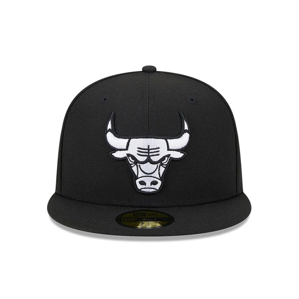 Pictured is this NBA Evergreen Chicago Bulls 59FIFTY Fitted cap in black. 3