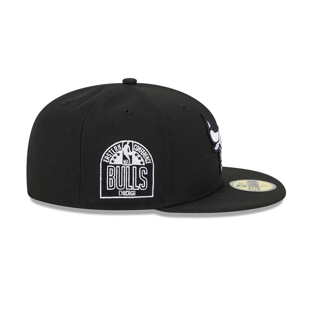 Pictured is this NBA Evergreen Chicago Bulls 59FIFTY Fitted cap in black. 5