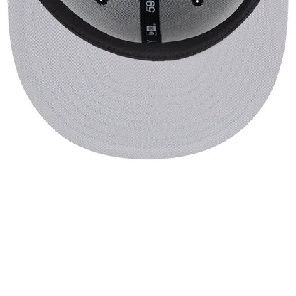 Pictured is this NBA Evergreen Chicago Bulls 59FIFTY Fitted cap in black. 2