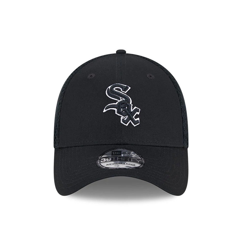 Pictured is this MLB Evergreen Neo Chicago White Sox 39THIRTY Stretch Fit cap in black. 3