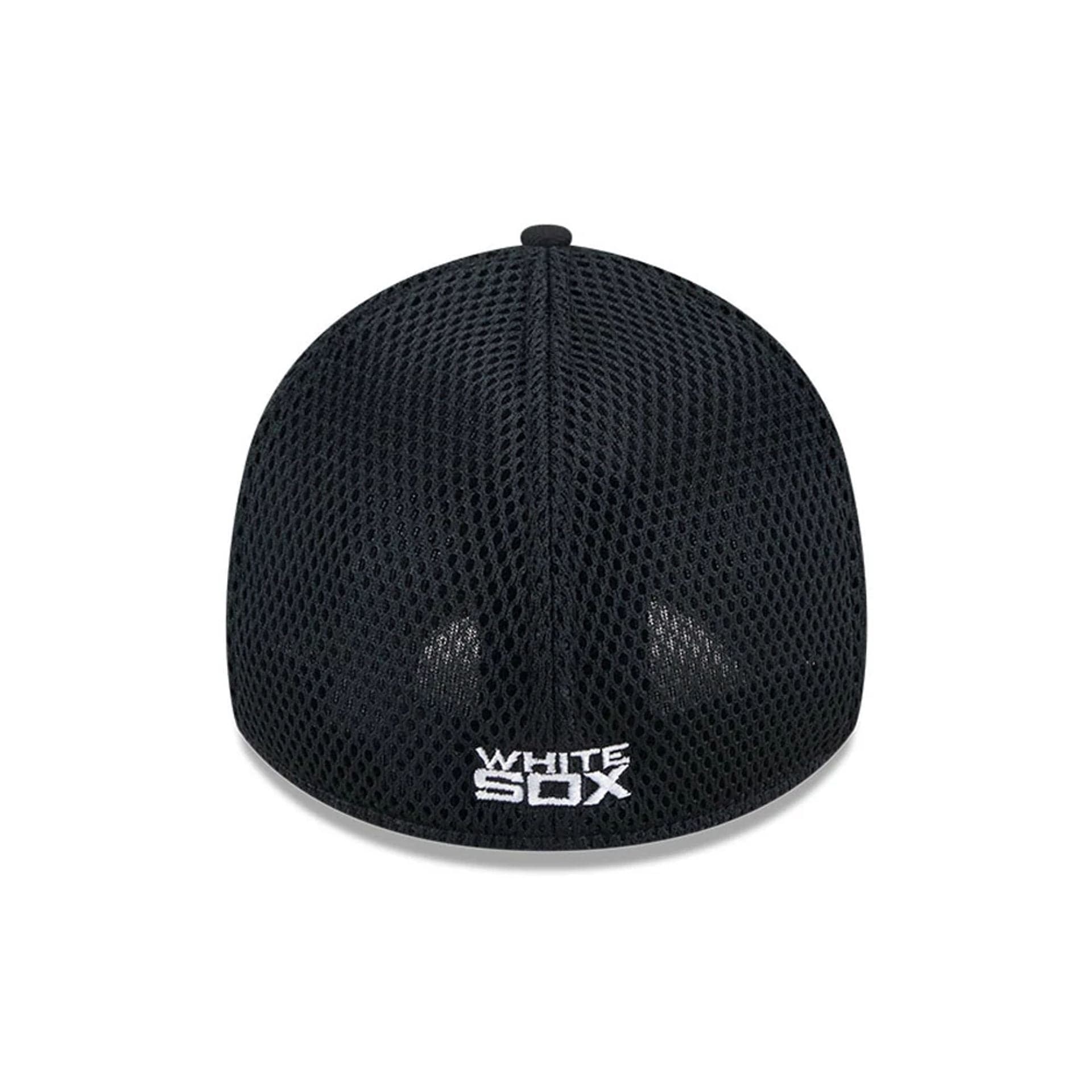 Pictured is this MLB Evergreen Neo Chicago White Sox 39THIRTY Stretch Fit cap in black. 2