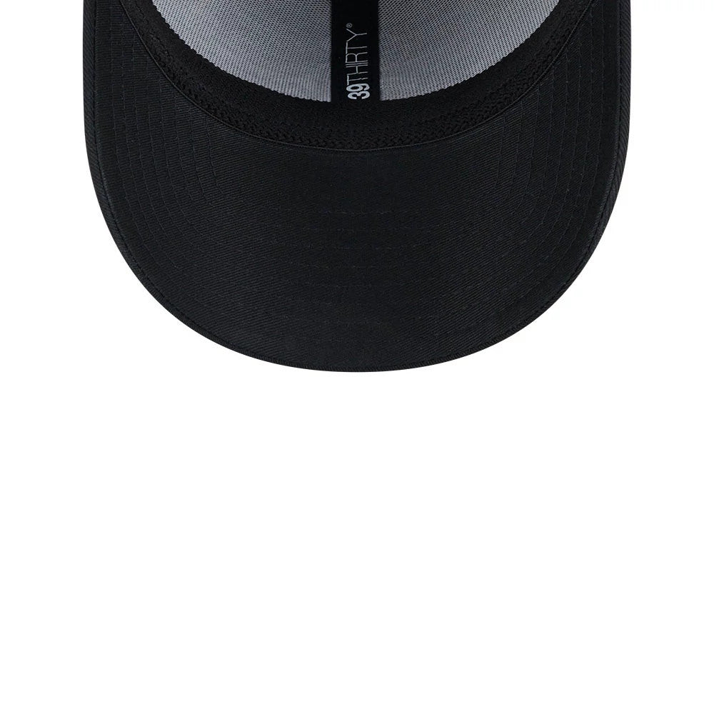 Pictured is this MLB Evergreen Neo Chicago White Sox 39THIRTY Stretch Fit cap in black. 7