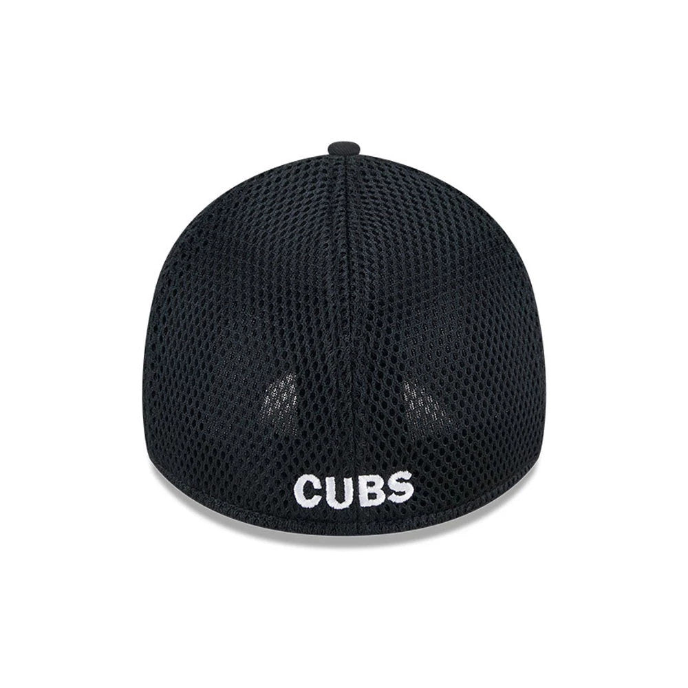 Pictured is this MLB Evergreen Neo Chicago Cubs 39THIRTY Stretch Fit cap in black. 2