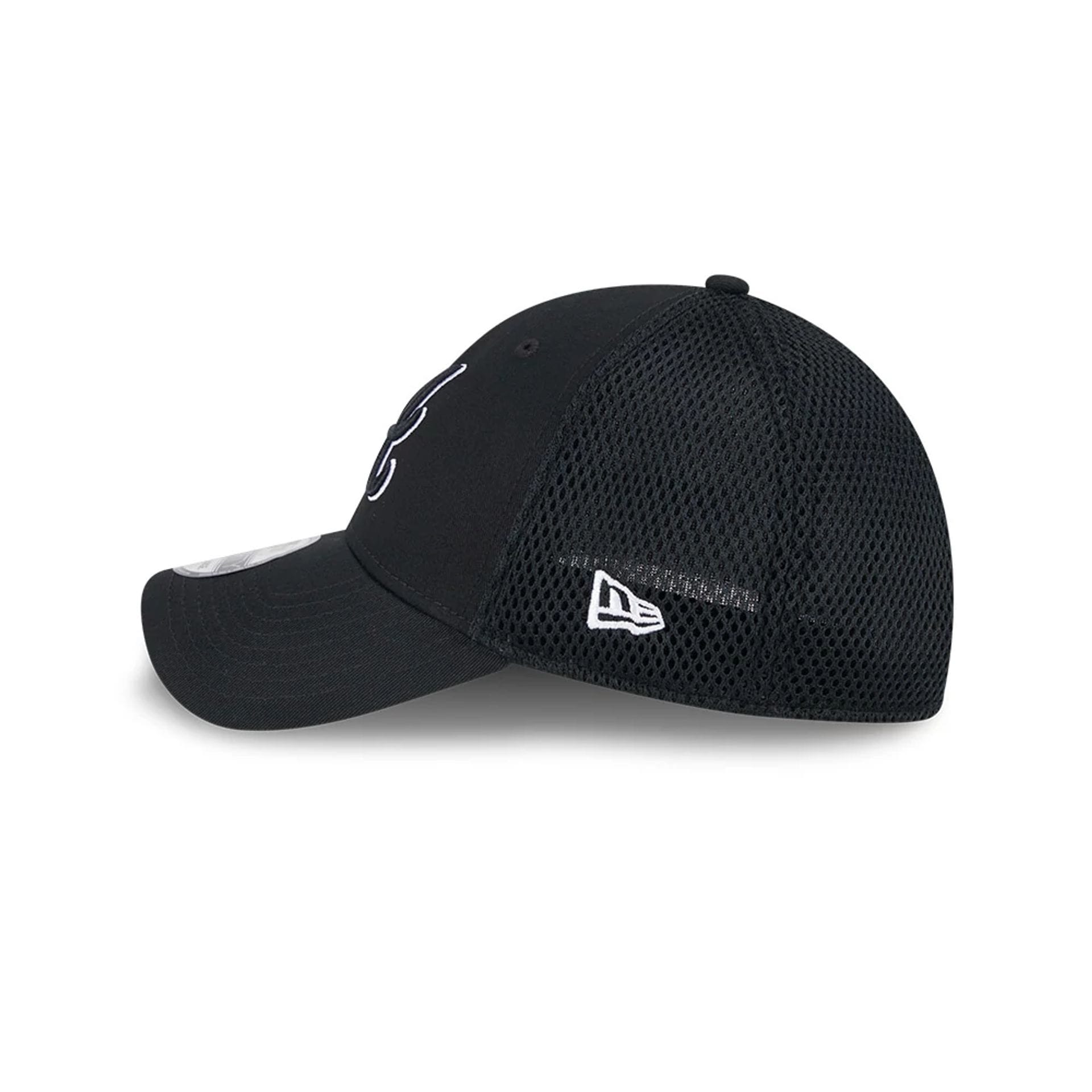 Pictured is this MLB Evergreen Neo Atlanta Braves 39THIRTY Stretch Fit cap in black. 5