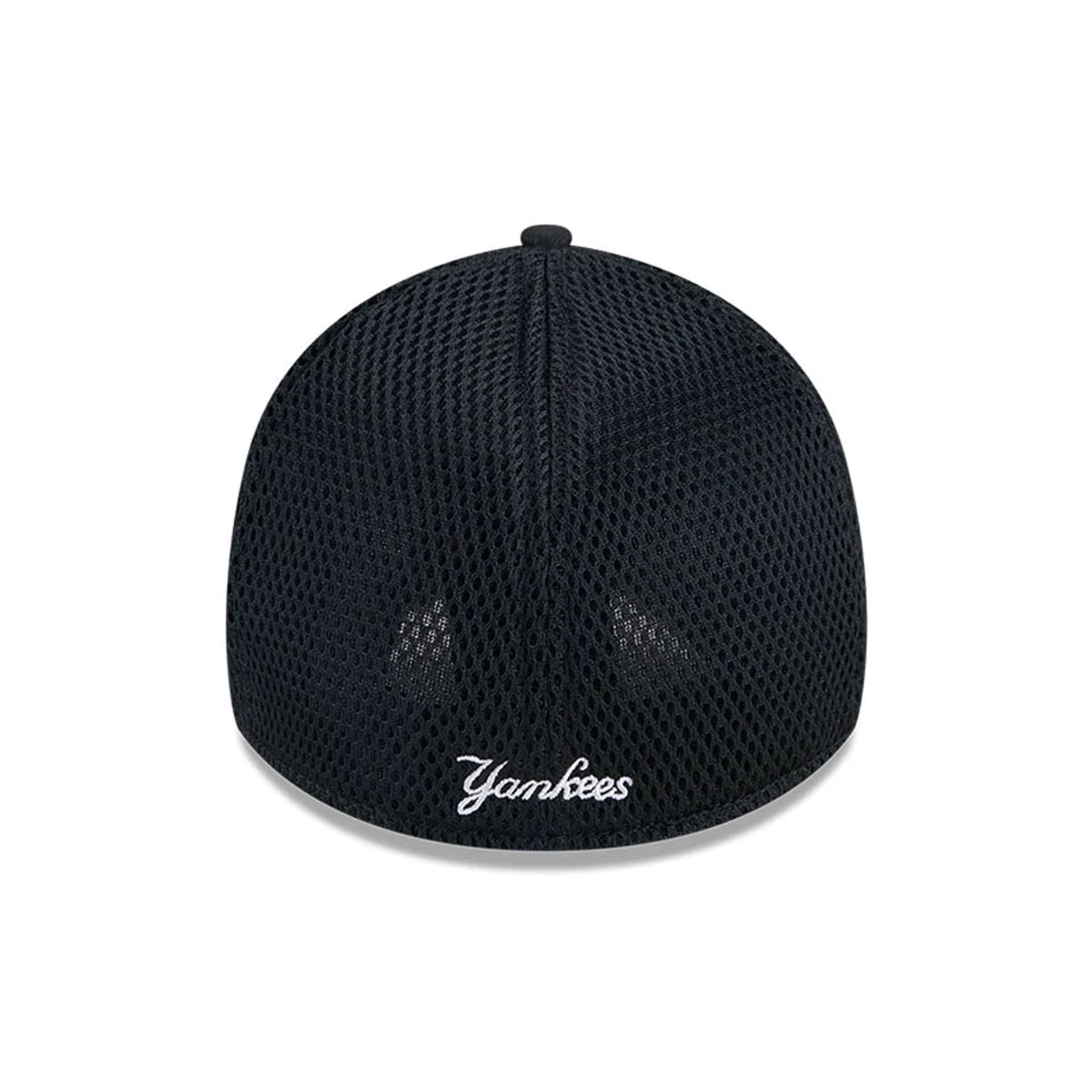 Pictured is this MLB Evergreen Neo New York Yankees 39THIRTY Stretch Fit cap in black. 2