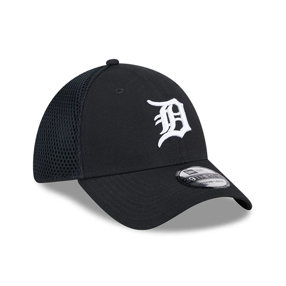 Pictured is this MLB Evergreen Neo Detroit Tigers 39THIRTY Stretch Fit cap in black. 4