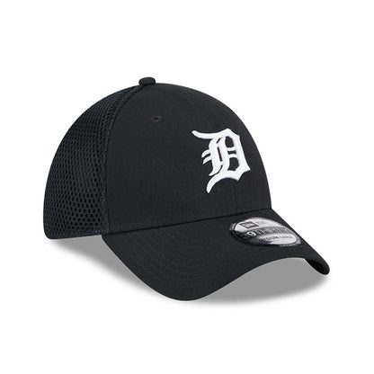 Pictured is this MLB Evergreen Neo Detroit Tigers 39THIRTY Stretch Fit cap in black. 4
